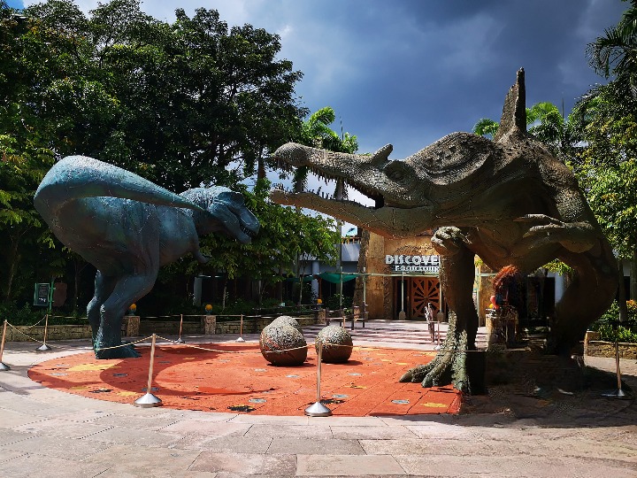 Universal Studios Singapore Dinosaurs
